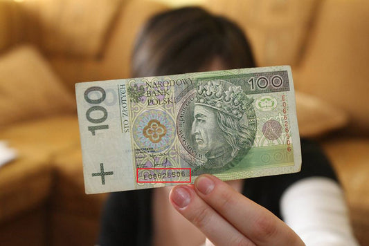 Banknot 100 złotych – Symbol elegancji i praktyczny element codzienności